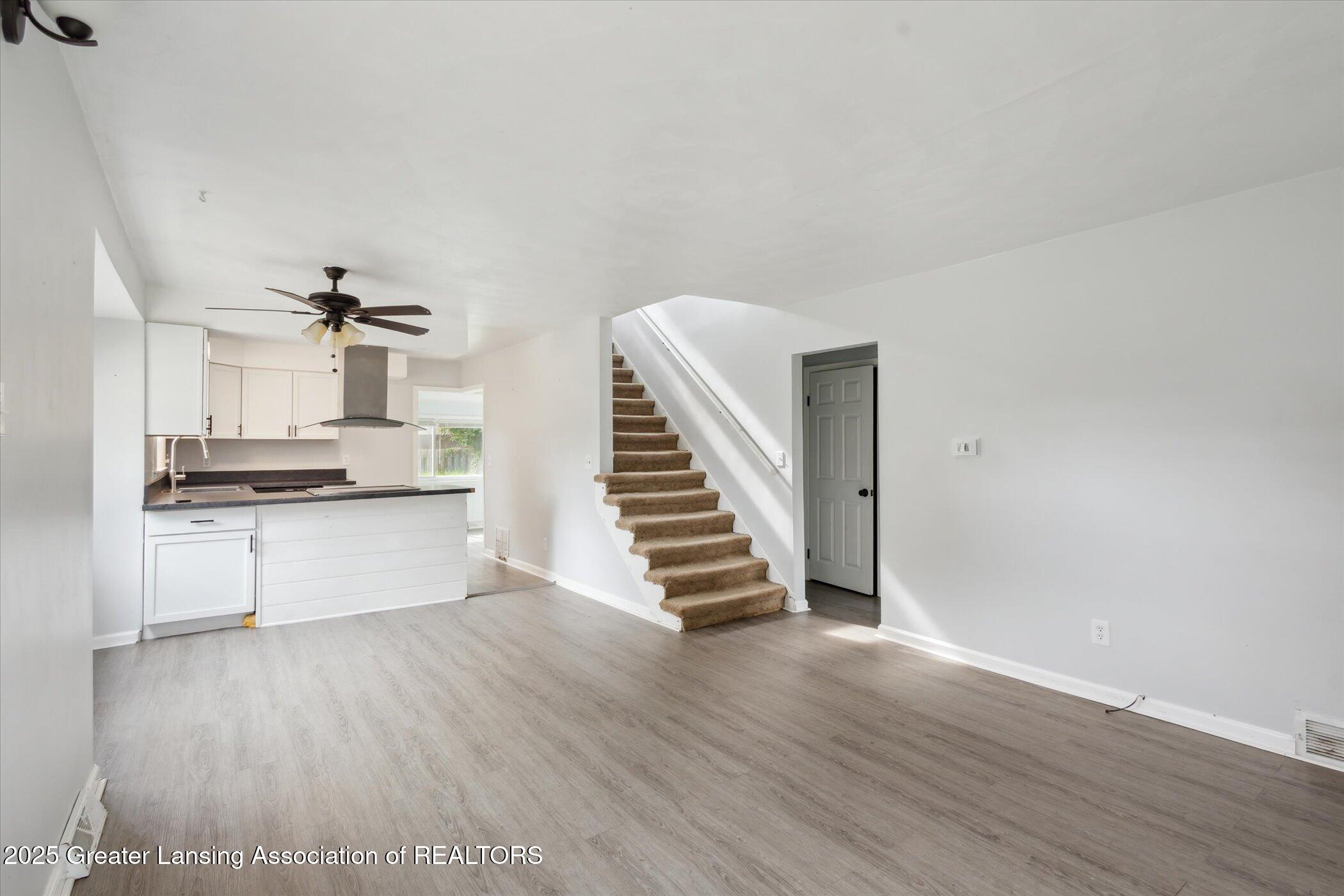 6050 South Waverly Road Lansing, MI 48911 - Photo 4 of 40 07-6050-S-Waverly-Rd-Lansing-MI-48911-Wi