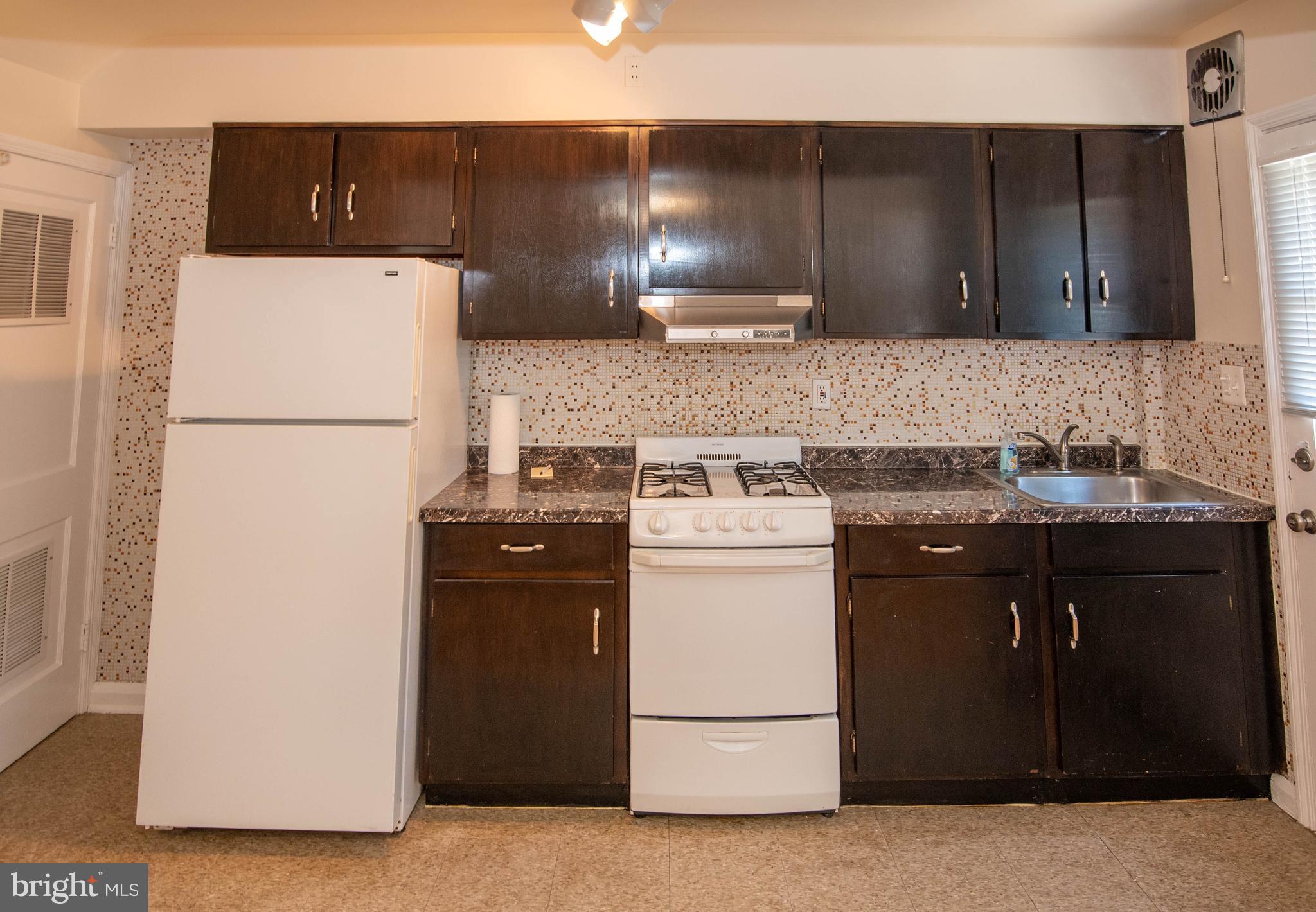 6903 Broening Road Dundalk, MD 21222 - Photo 8 of 38