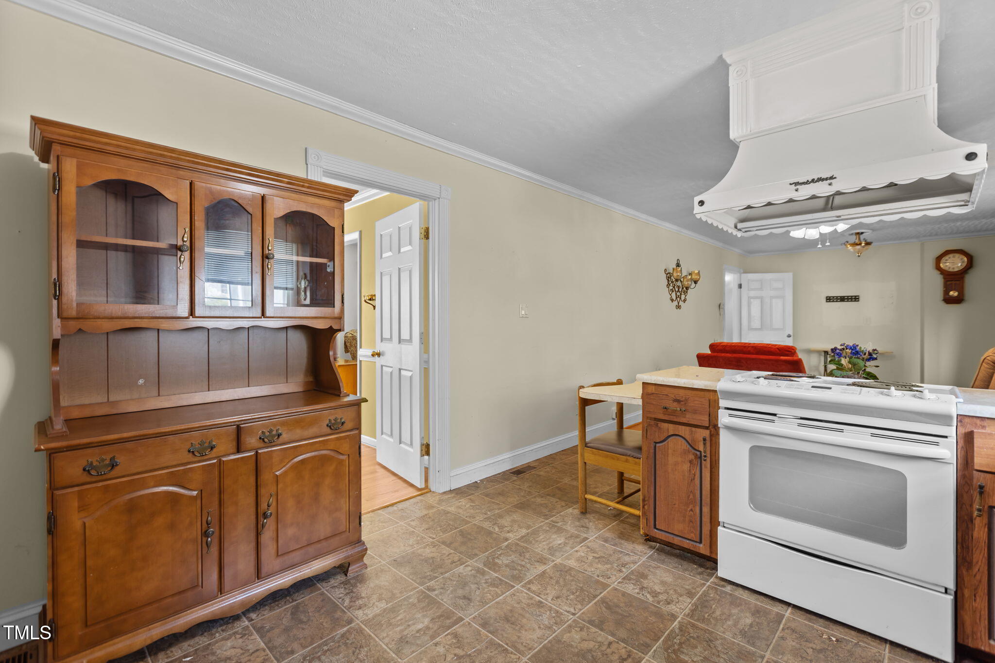 4807 Greenbrier Road Raleigh, NC 27603 - Photo 6 of 40 5-web-or-mls-2N6A0947