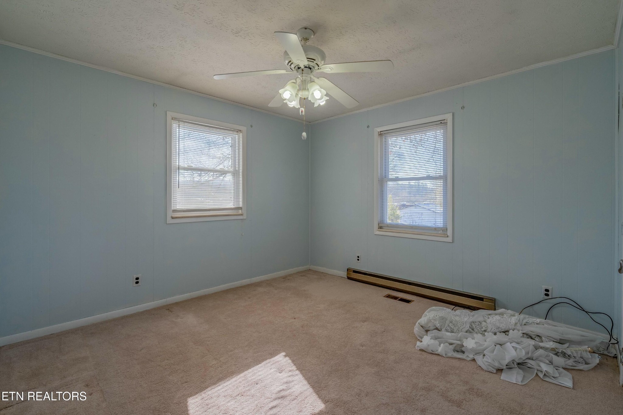 1747 Fairview Road Oliver Springs, TN 37840 - Photo 10 of 20 a view of a livingroom with window
