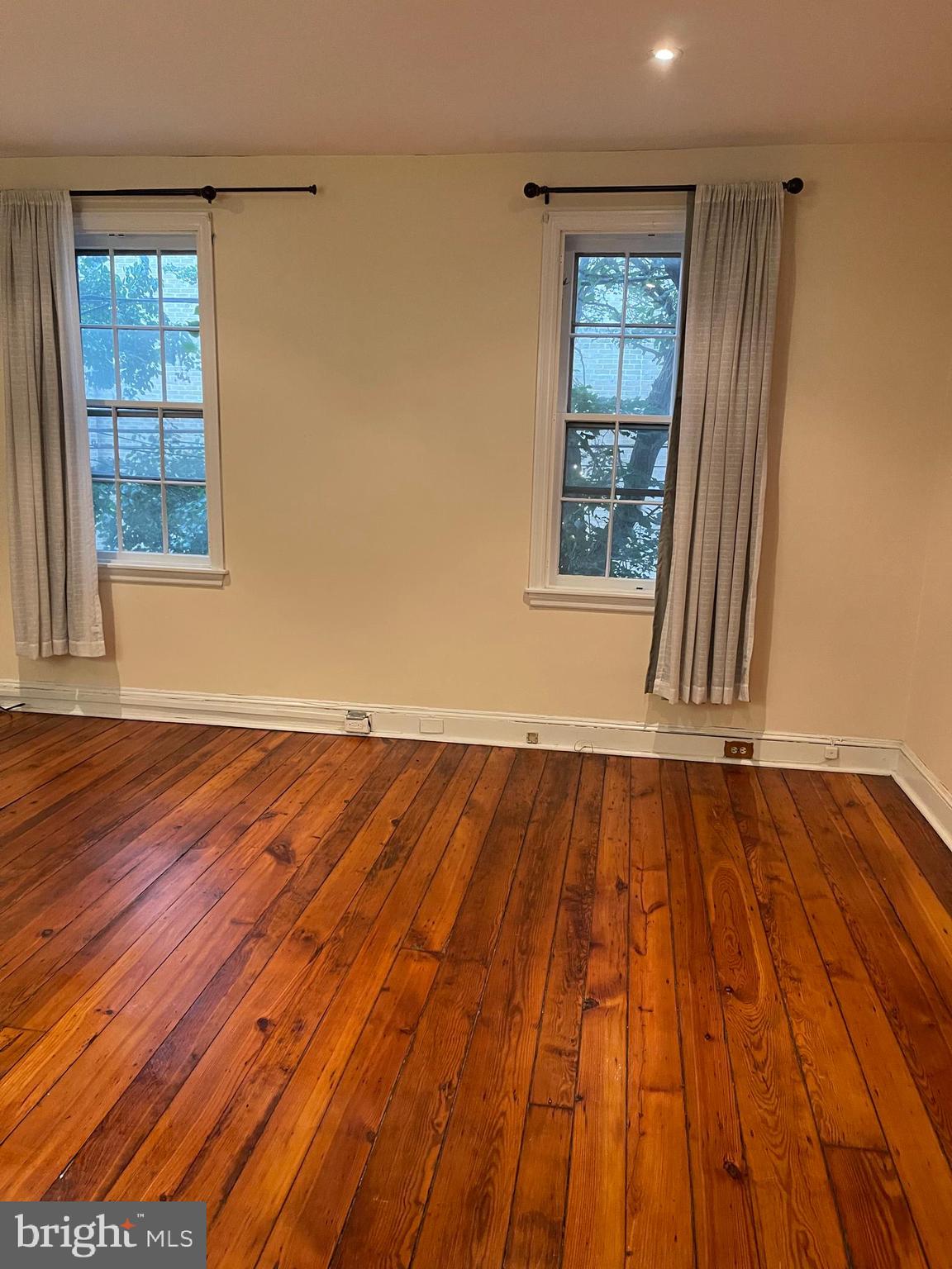 1835 Addison Street Philadelphia, PA 19146 - Photo 28 of 32 3rd Bedroom and or 2nd Master