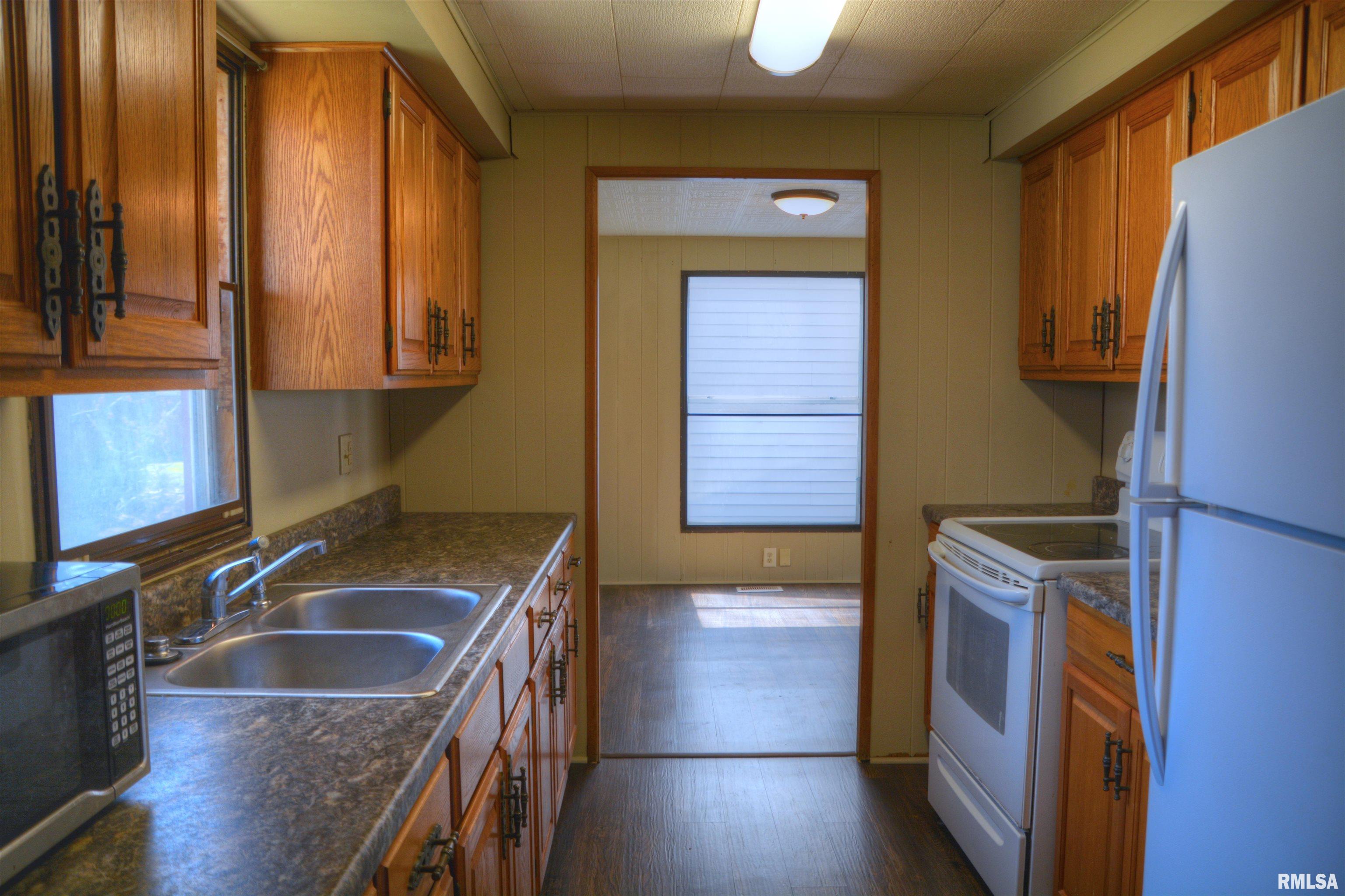 407 South Ward Street Macomb, IL 61455 - Photo 11 of 18