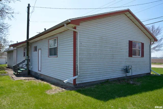 $64,900 | 407 South Ward Street, Macomb, IL 61455