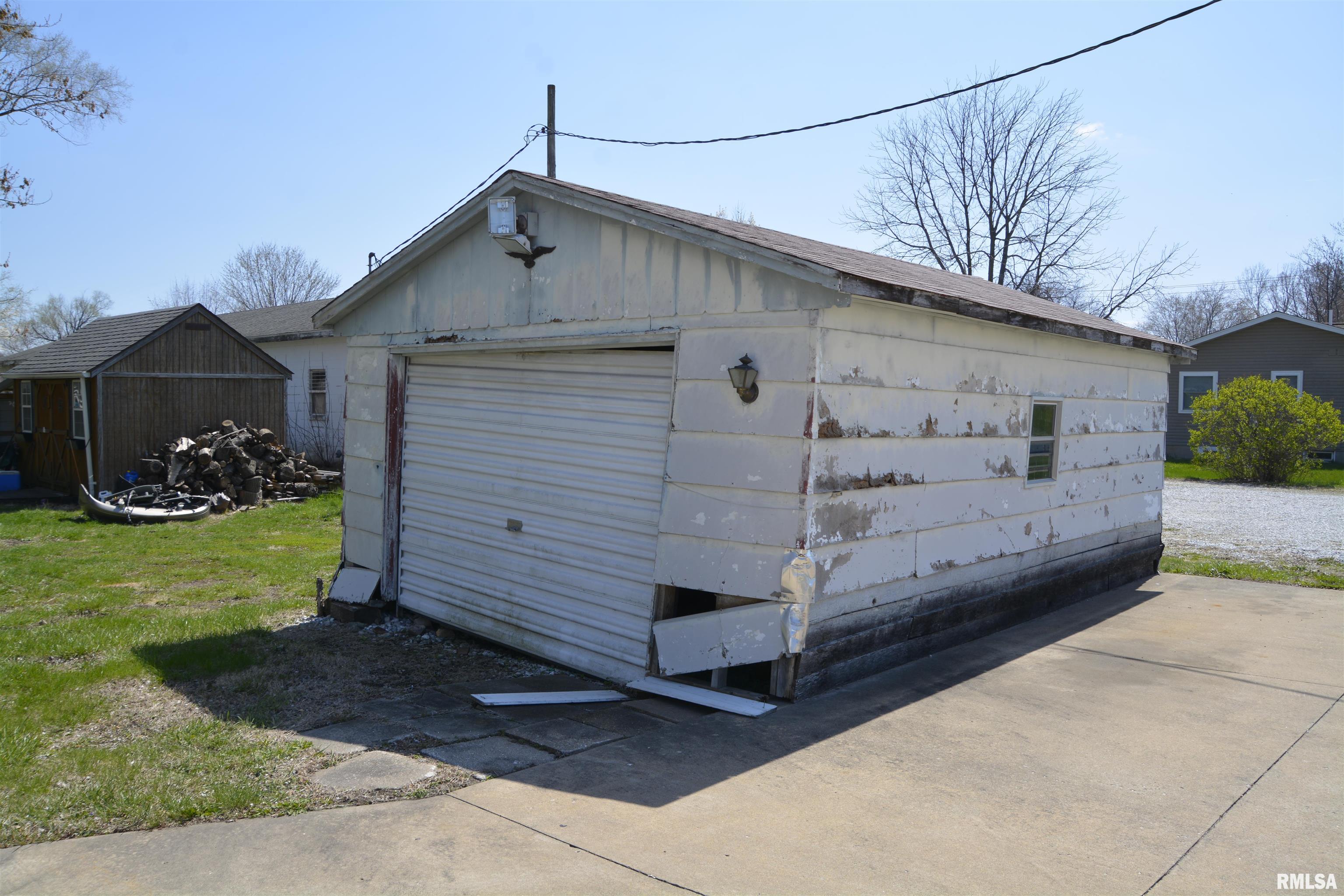 407 South Ward Street Macomb, IL 61455 - Photo 3 of 18