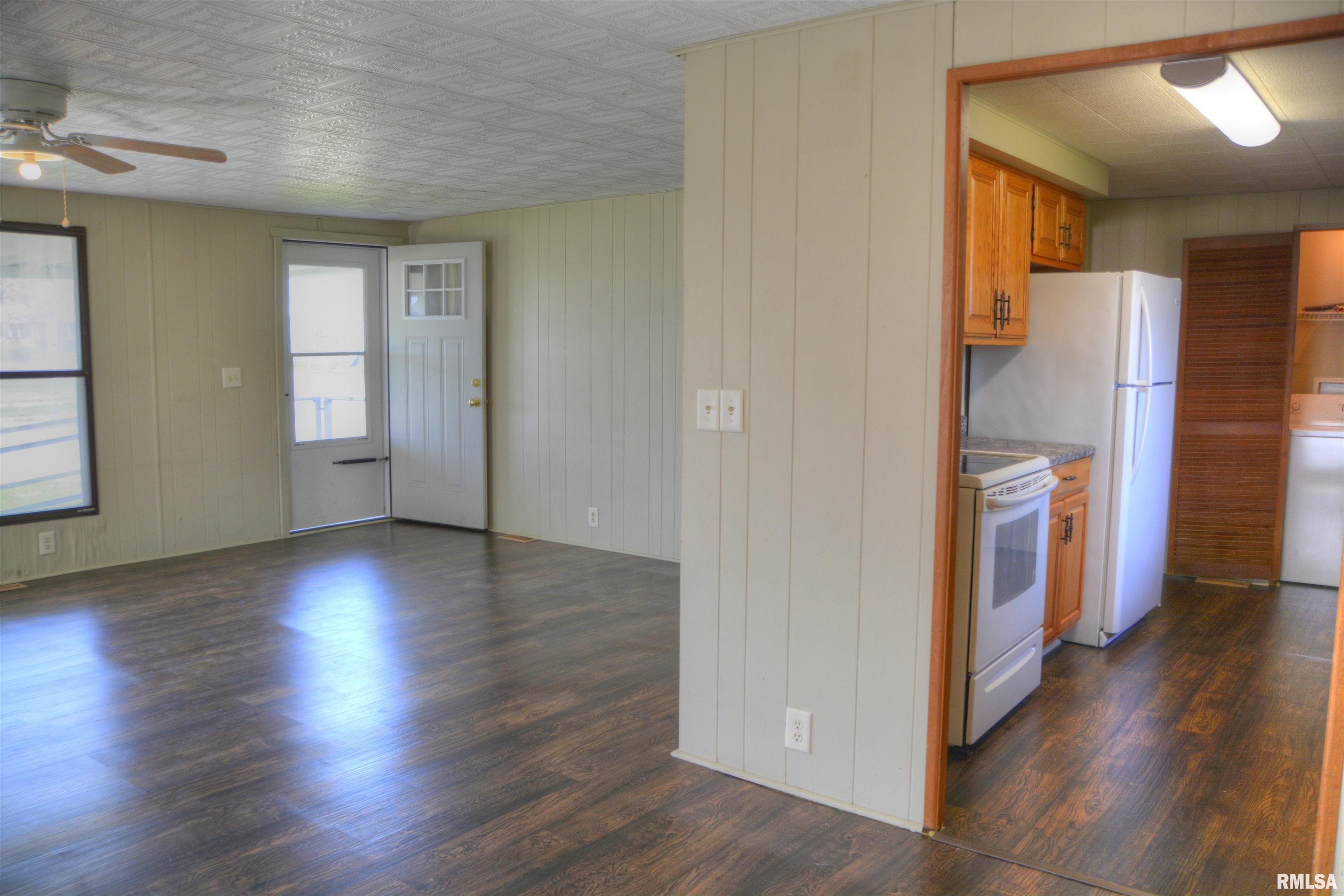 407 South Ward Street Macomb, IL 61455 - Photo 7 of 18