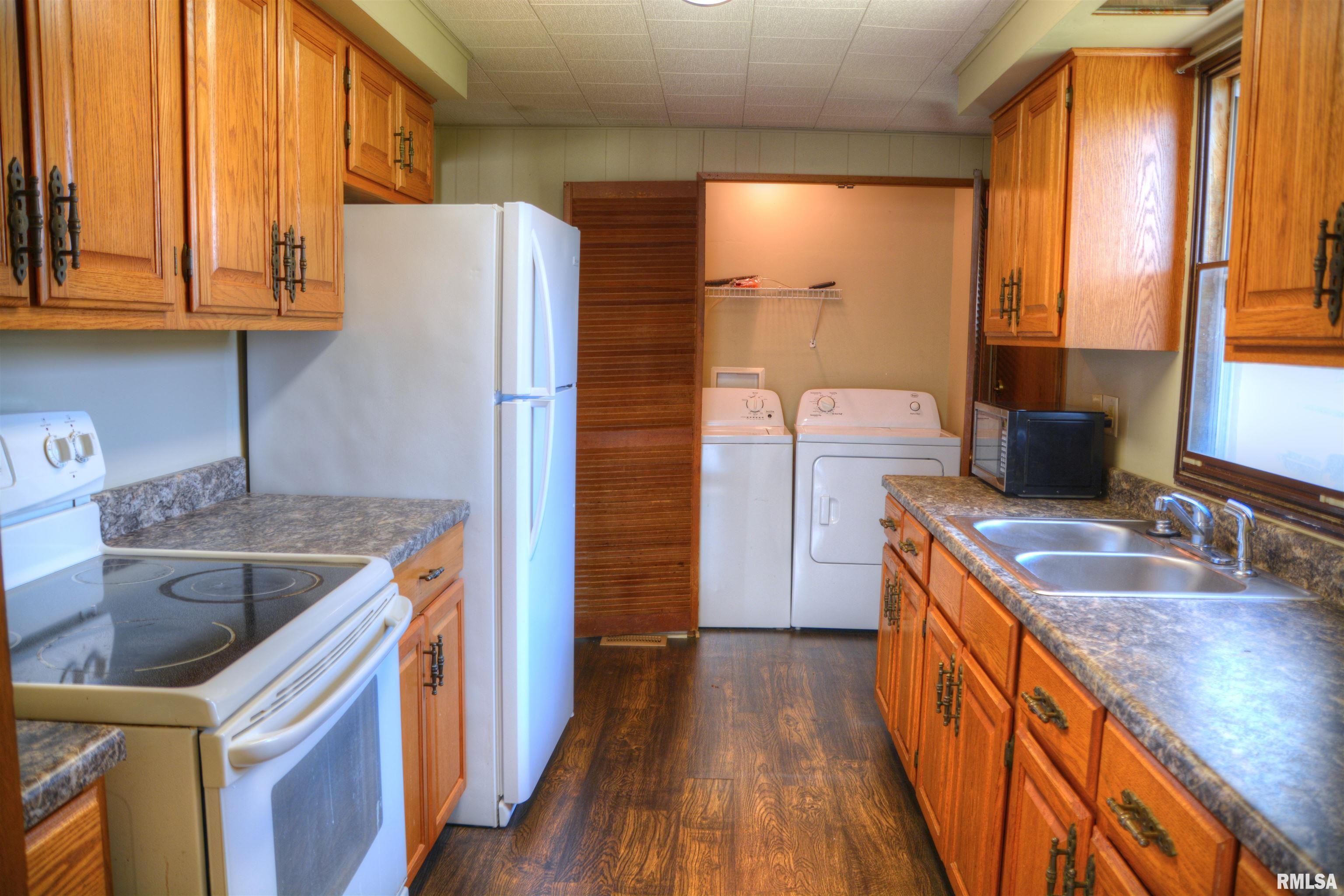 407 South Ward Street Macomb, IL 61455 - Photo 8 of 18