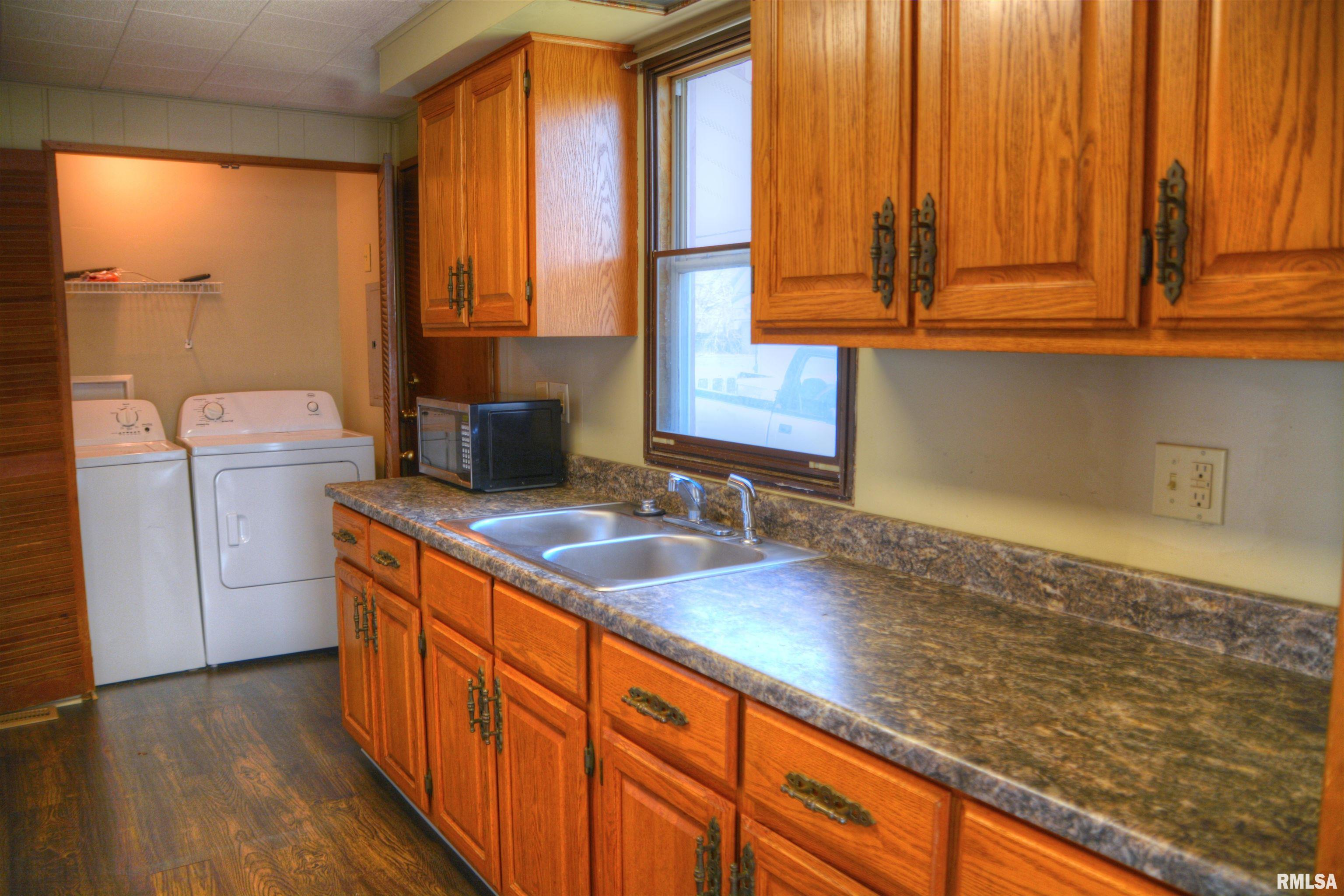 407 South Ward Street Macomb, IL 61455 - Photo 9 of 18