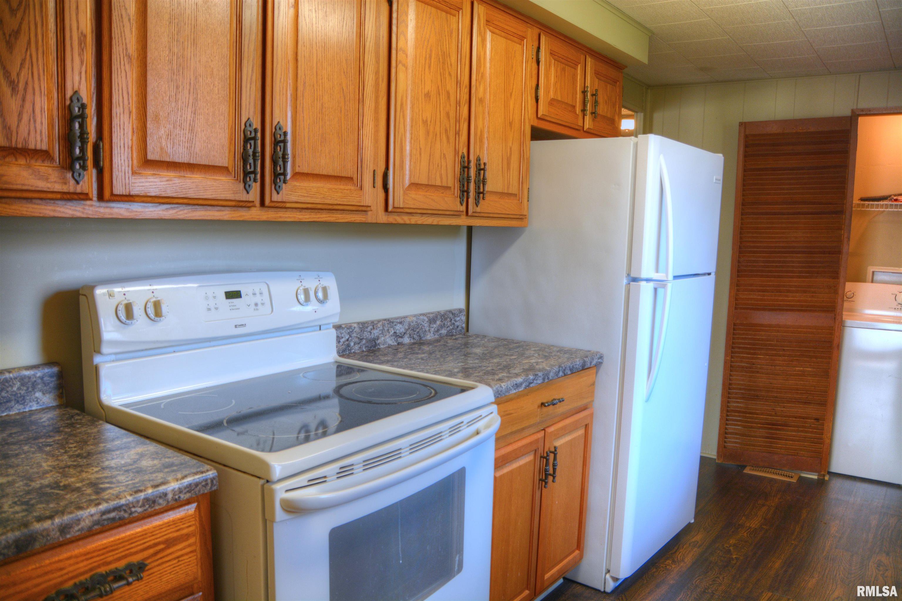 407 South Ward Street Macomb, IL 61455 - Photo 10 of 18