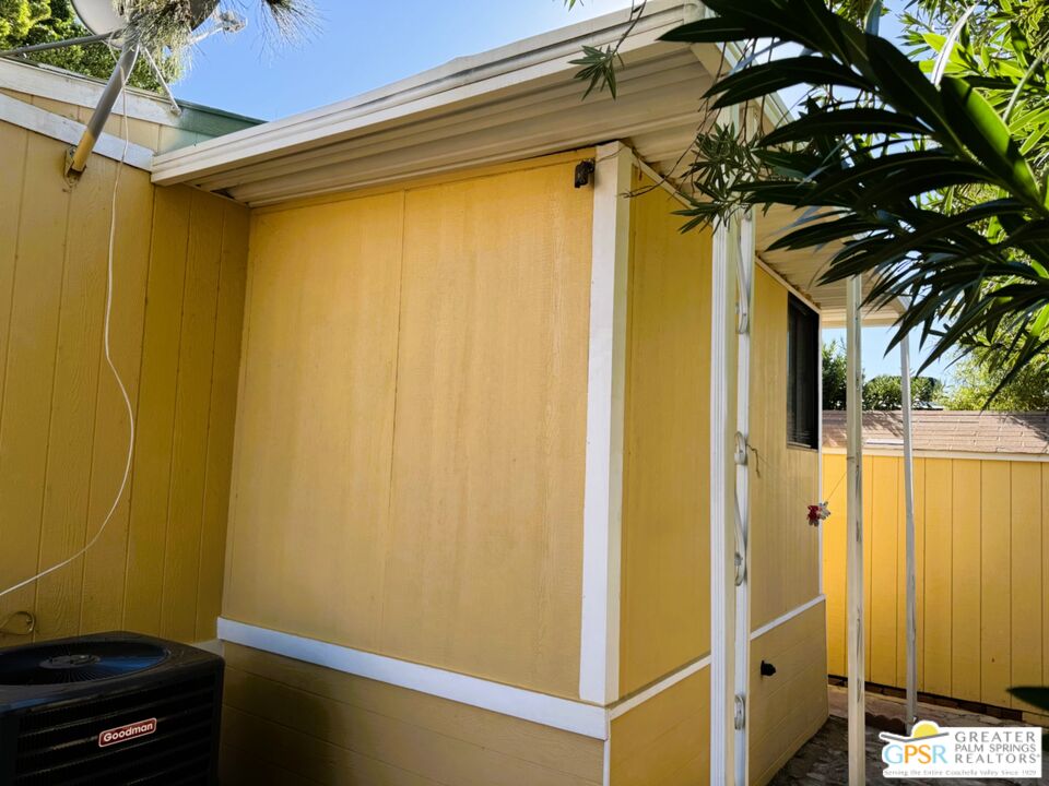 17850 Corkill Road, Unit 94 Desert Hot Springs, CA 92241 - Photo 30 of 39 a view of a small space