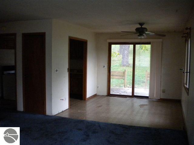8457 South Maple City Road Maple City, MI 49664 - Photo 16 of 23 1739805-15.JPG