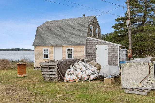 $1,500,000 | 8 Powder House Cove Road, South Thomaston, ME 04858