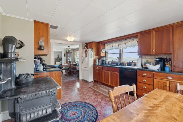 $1,500,000 | 8 Powder House Cove Road, South Thomaston, ME 04858