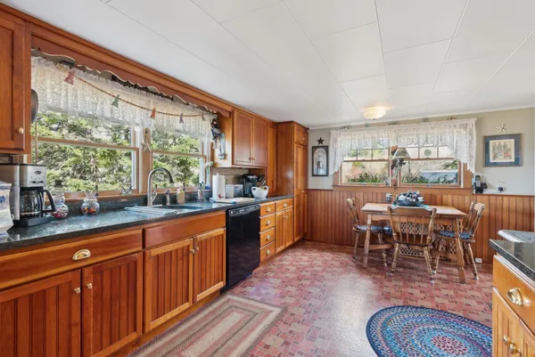 $1,300,000 | 8 Powder House Cove Road, South Thomaston, ME 04858