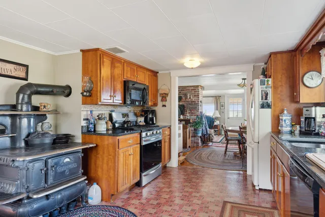 $1,500,000 | 8 Powder House Cove Road, South Thomaston, ME 04858