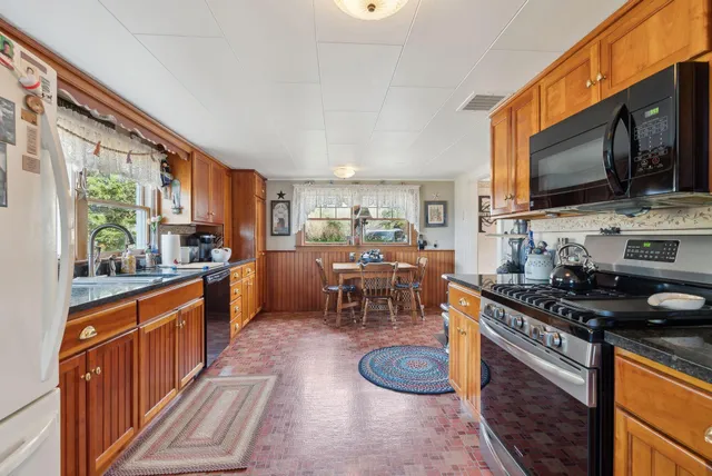 $1,500,000 | 8 Powder House Cove Road, South Thomaston, ME 04858