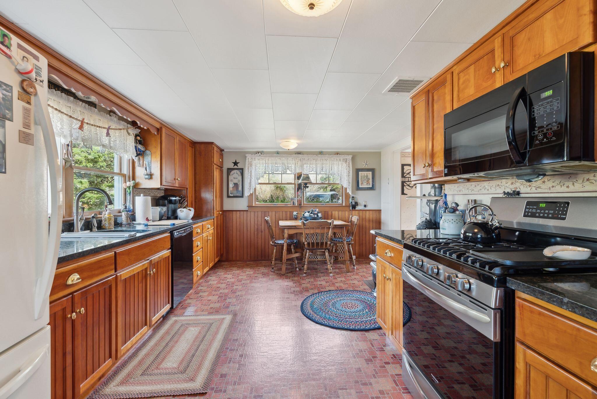 8 Powder House Cove Road South Thomaston, ME 04858 - Photo 35 of 50 Kitchen