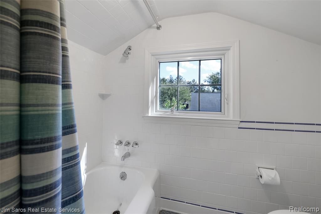 130 Merriweather Road Grosse Pointe Farms, MI 48236 - Photo 29 of 37