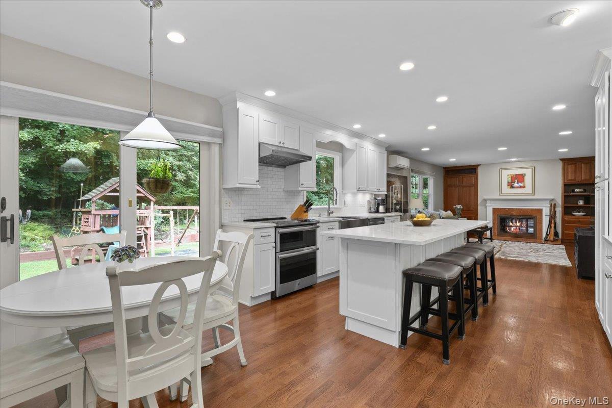 149 Brook Farm Road East Pound Ridge, NY 10576 - Photo 14 of 30 Eat-in kitchen w/sliding door to the backyard.