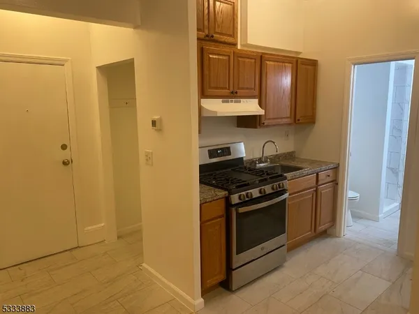 $1,500 | 29 High Street, Unit 1R, West Orange, NJ 07052
