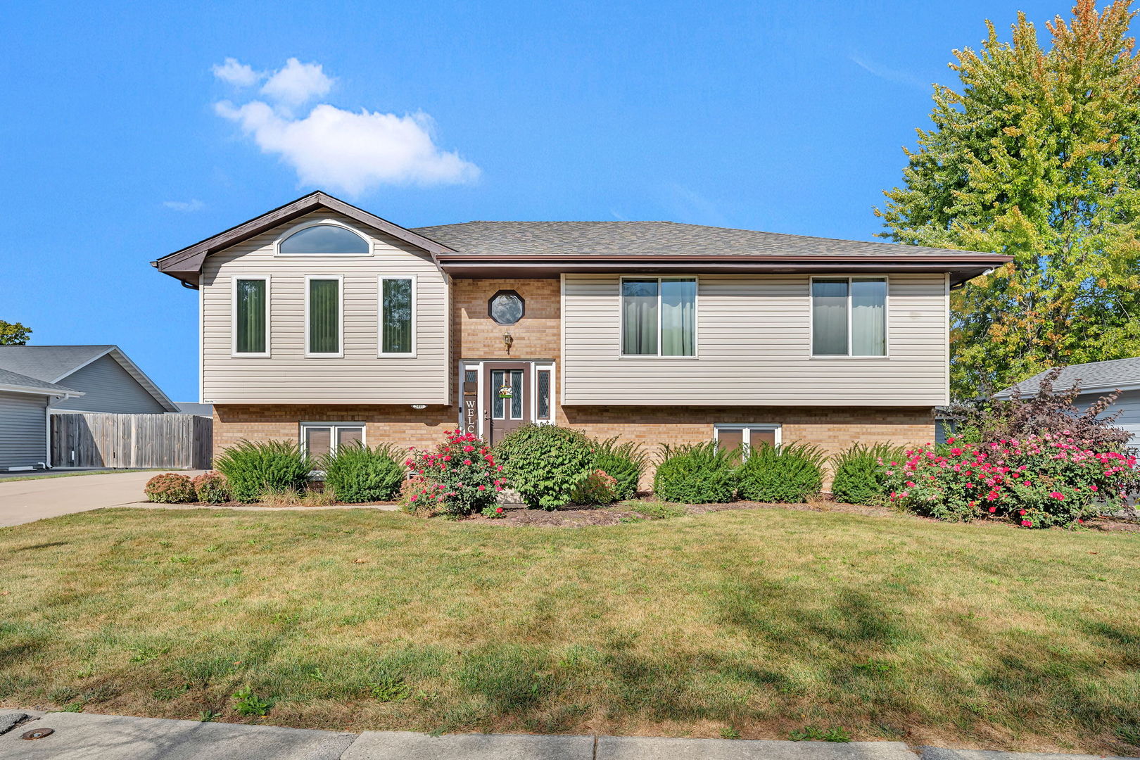 2411 Ruth Fitzgerald Drive Plainfield, IL 60586 - Photo 2 of 33 Gallery Image 2