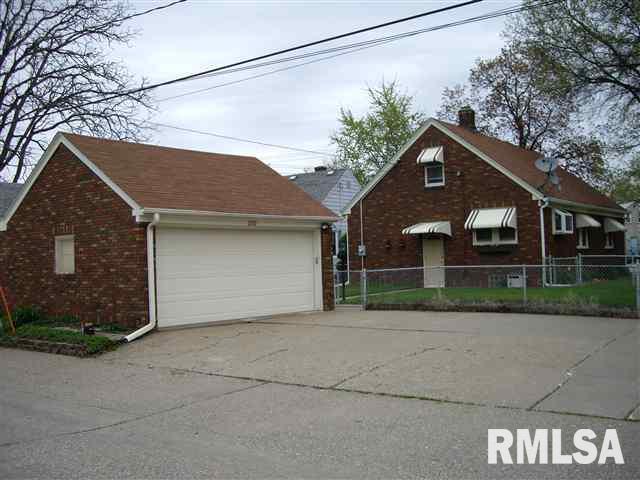 2032 Hickory Grove Road Davenport, IA 52804 - Photo 2 of 9 Gallery Image 2