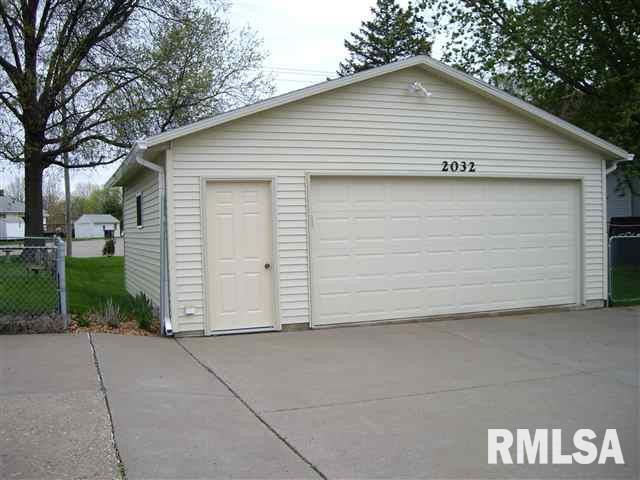 2032 Hickory Grove Road Davenport, IA 52804 - Photo 3 of 9 Gallery Image 3