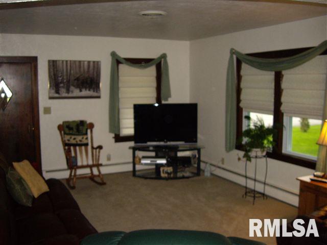 2032 Hickory Grove Road Davenport, IA 52804 - Photo 6 of 9 Gallery Image 6