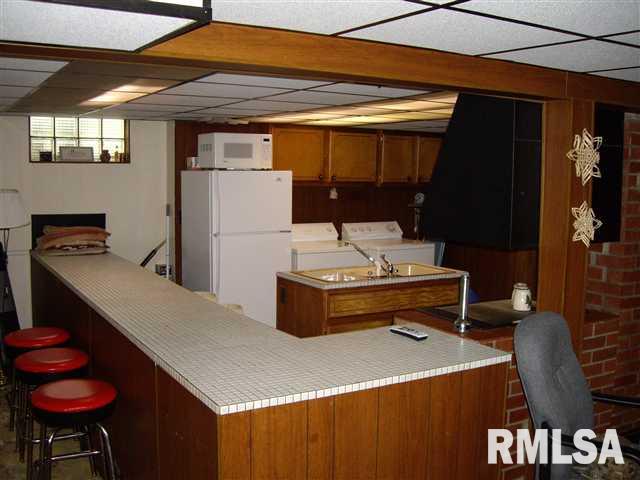 2032 Hickory Grove Road Davenport, IA 52804 - Photo 8 of 9 Gallery Image 8