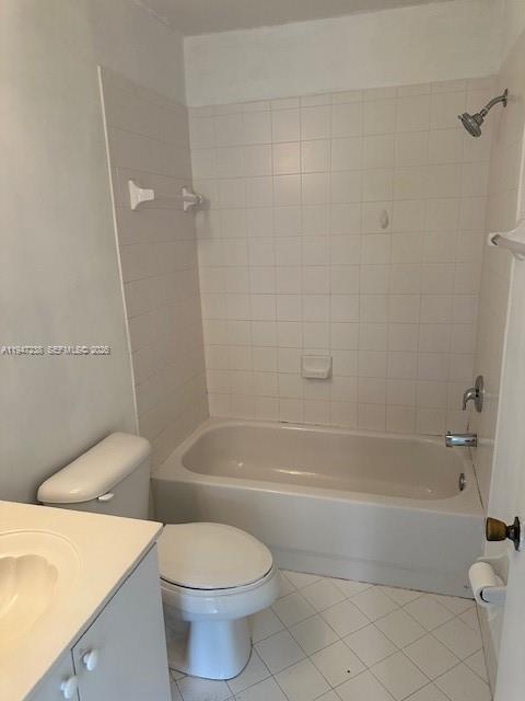 2920 Southeast 13th Road, Unit 20345 Homestead, FL 33035 - Photo 7 of 17 a bathroom with a toilet and a bath tub