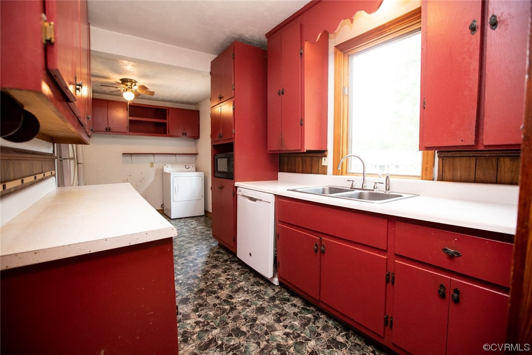 71 Spillman Road Farmville, VA 23901 - Photo 15 of 48 a bathroom with a sink a toilet and a mirror
