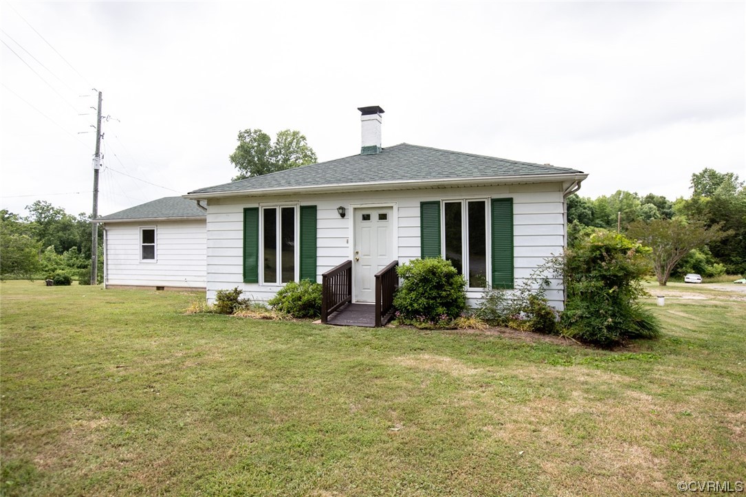 71 Spillman Road Farmville, VA 23901 - Photo 2 of 48 a front view of house with yard and green space
