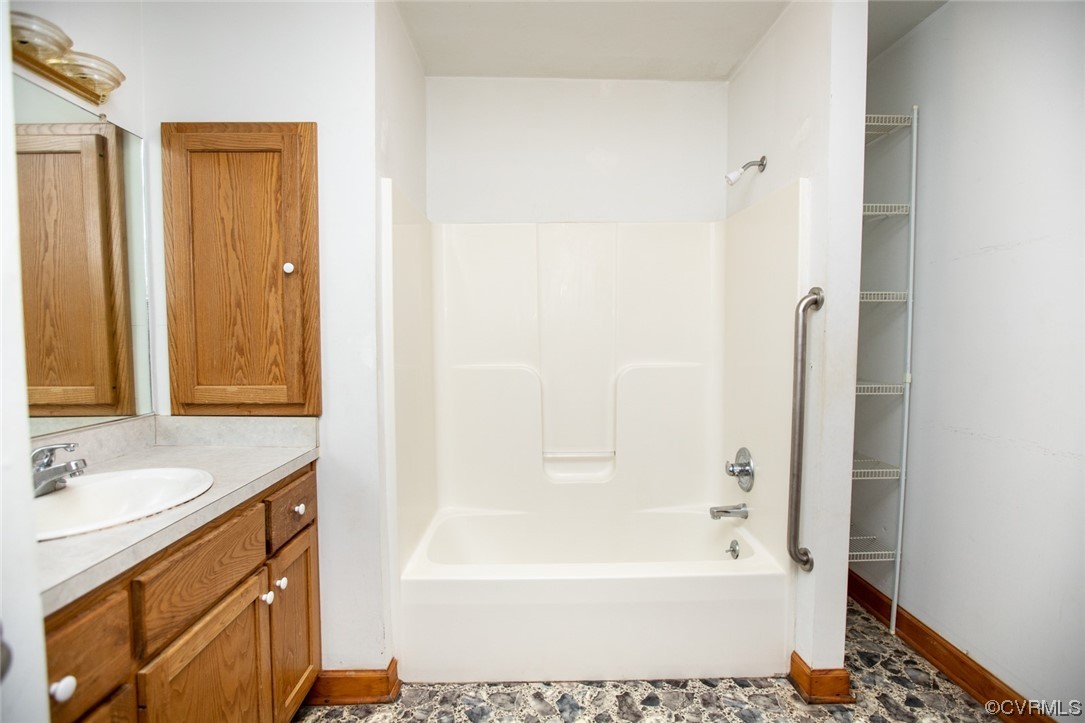 71 Spillman Road Farmville, VA 23901 - Photo 27 of 48 a bathroom with a bathtub and a sink