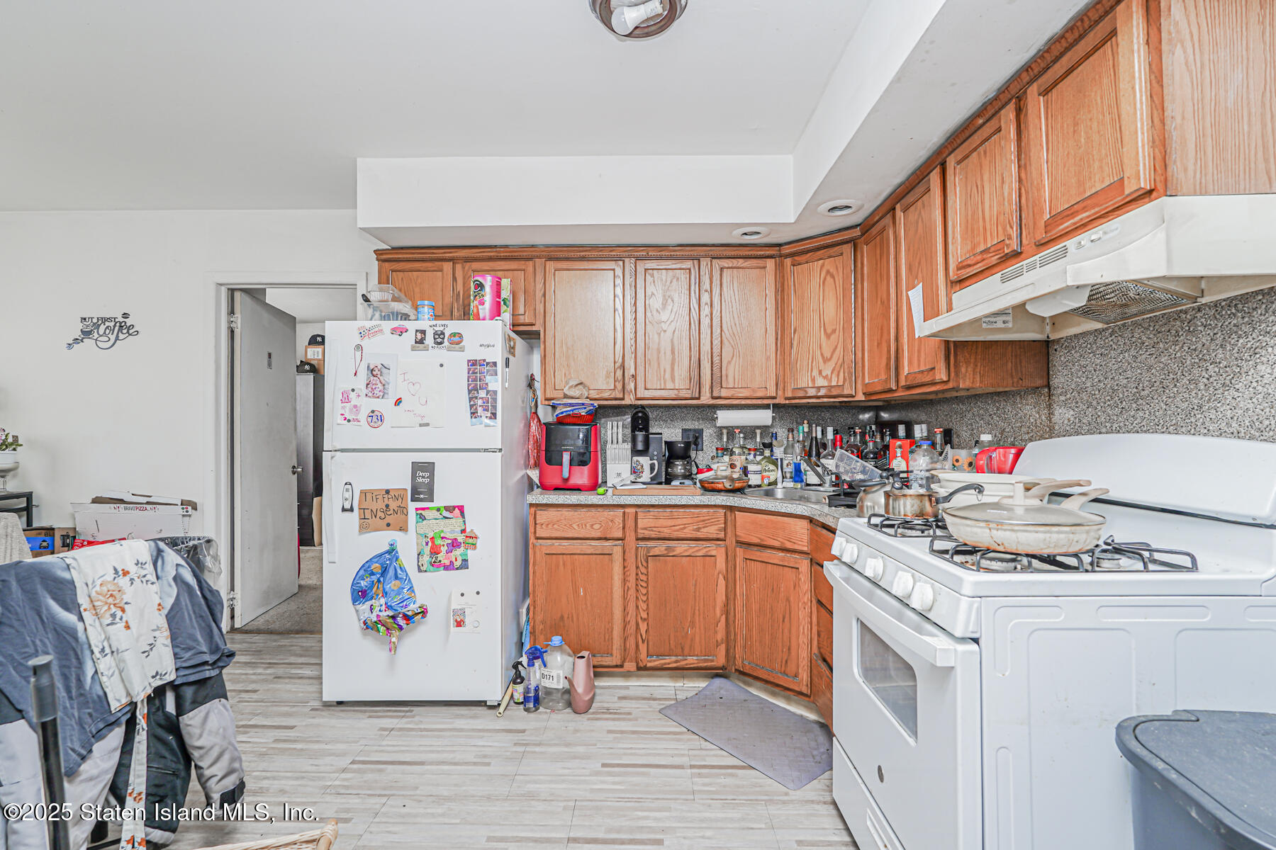 29 Topping Street Staten Island, NY 10306 - Photo 6 of 32 Photo Mar 20 2018, 10 38 03 PM