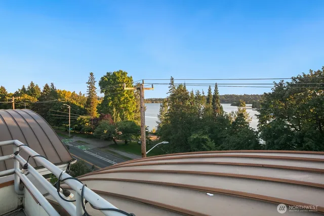 $950,000 | 7700 East Green Lake Drive North, Unit A7, Seattle, WA 98103