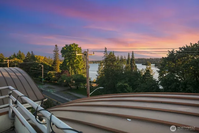 $950,000 | 7700 East Green Lake Drive North, Unit A7, Seattle, WA 98103