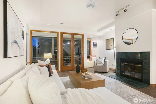 $950,000 | 7700 East Green Lake Drive North, Unit A7, Seattle, WA 98103