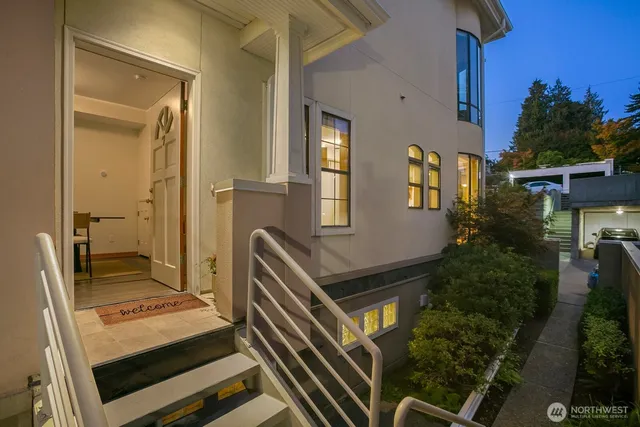 $950,000 | 7700 East Green Lake Drive North, Unit A7, Seattle, WA 98103