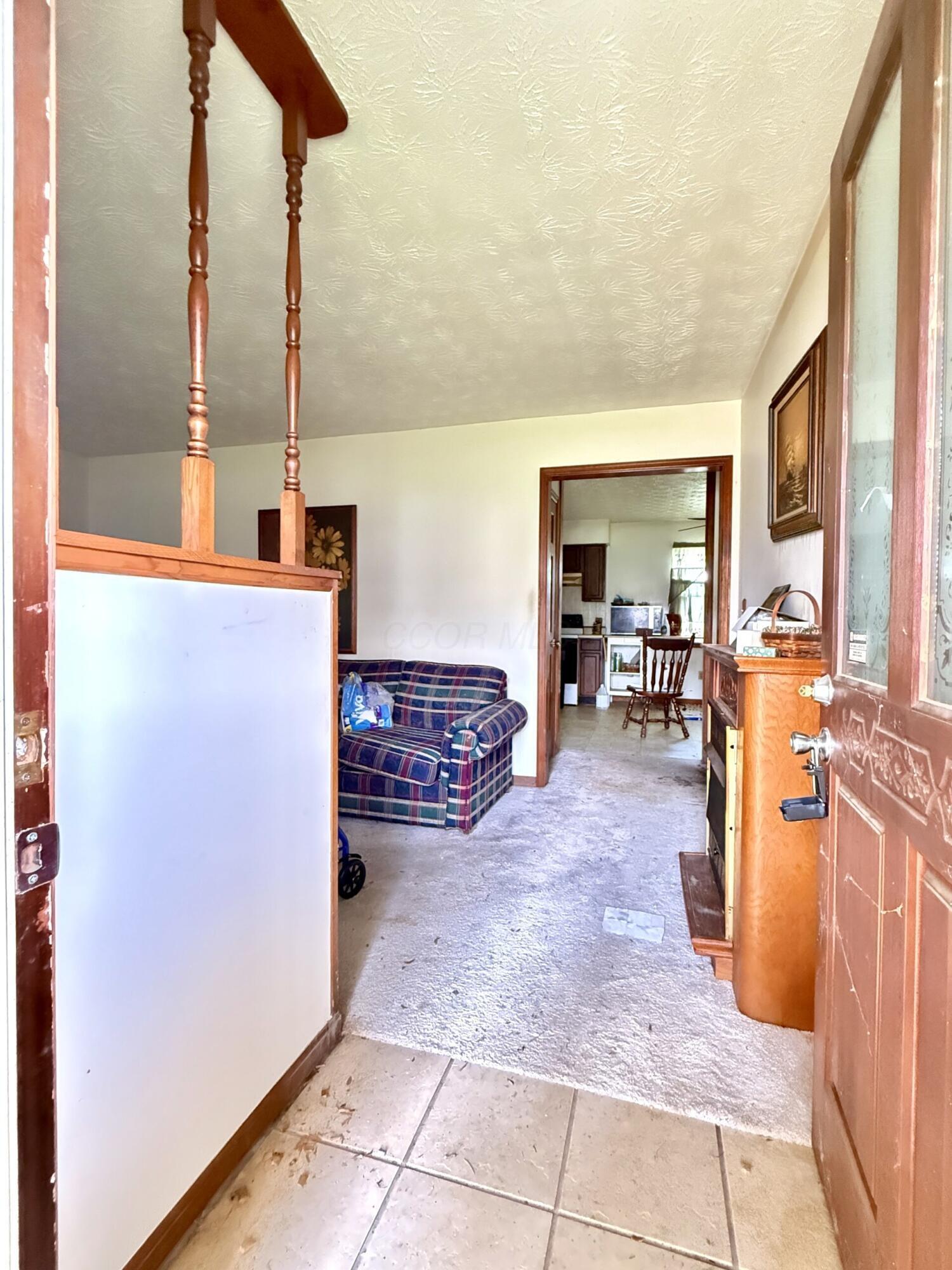 564 Forward Pass Way Pataskala, OH 43062 - Photo 2 of 12 foyer