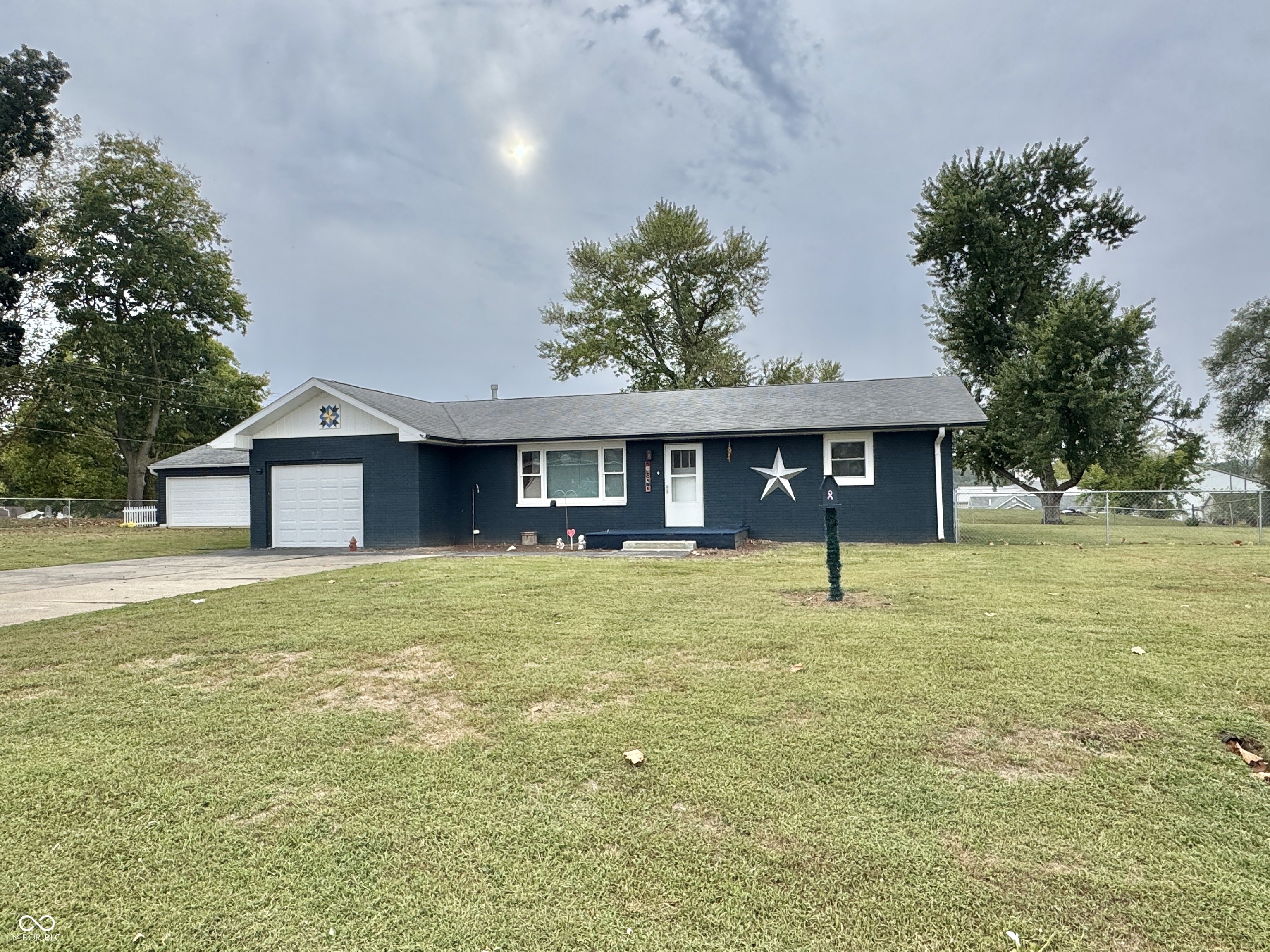 729 Monroe Street Montezuma, IN 47862 - Photo 3 of 17