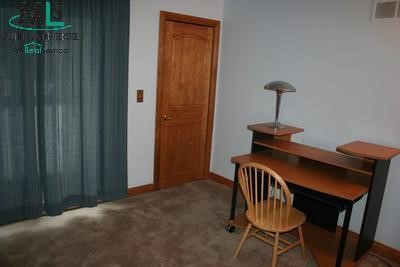 2407 Rochelle Park Drive Rochester, MI 48309 - Photo 5 of 8 280957-4.JPG
