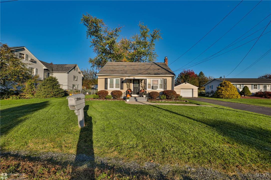 622 Hahn Road Nazareth, PA 18064 - Photo 7 of 37 a front view of a house with garden