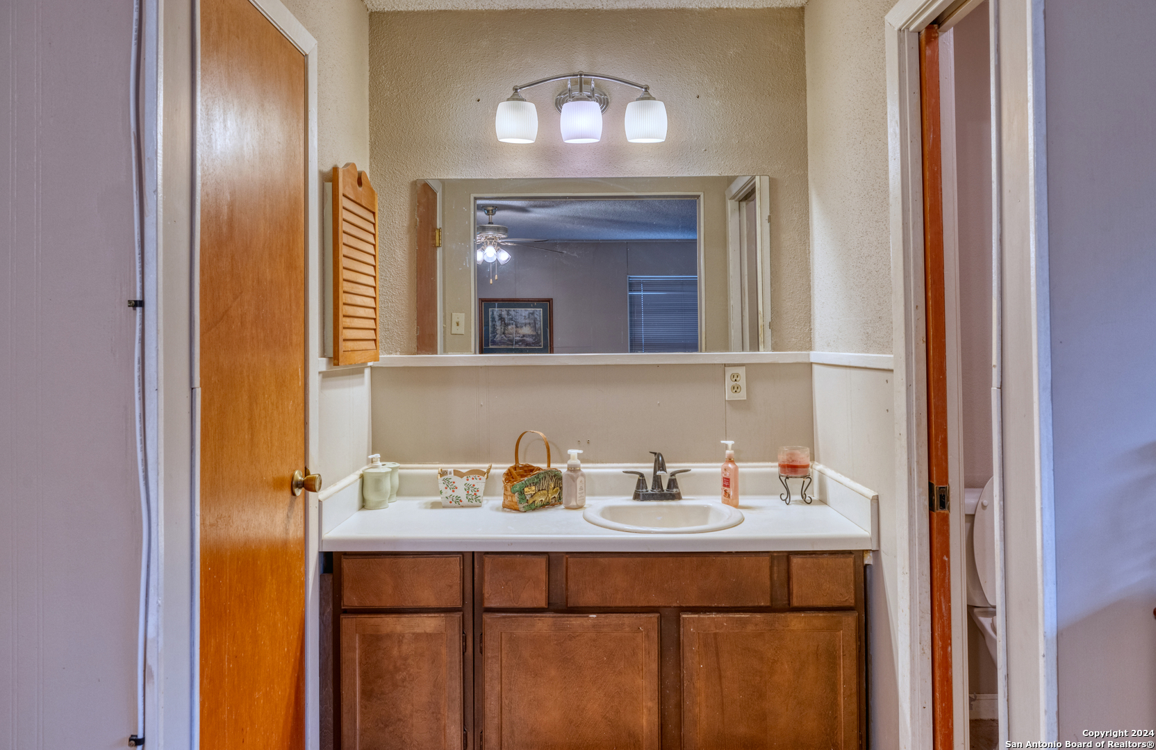 2227 Mill Creek Road Leakey, TX 78873 - Photo 11 of 20 a bathroom with a sink and a mirror