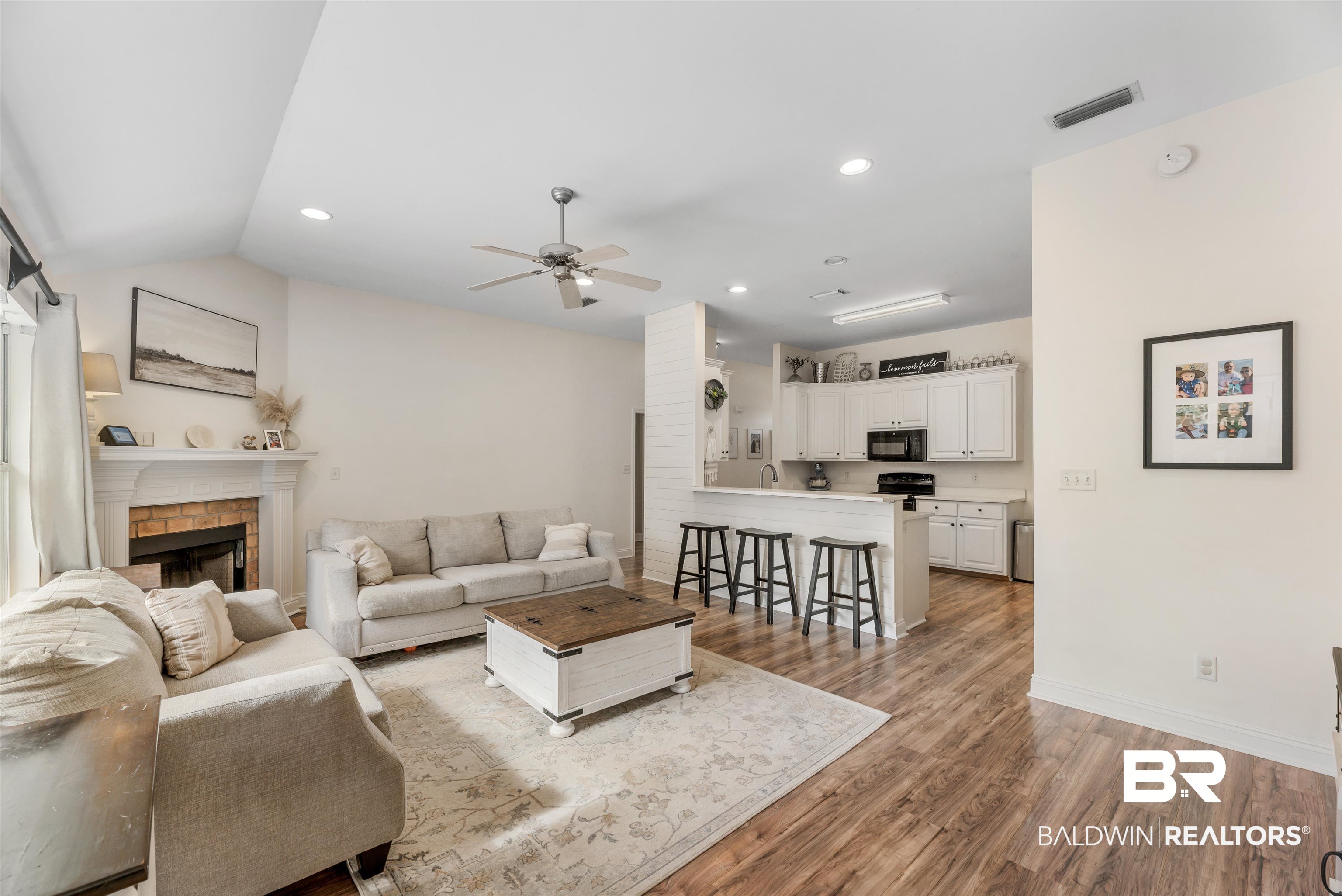 10543 South Side Loop Fairhope, AL 36532 - Photo 9 of 28 Living Room