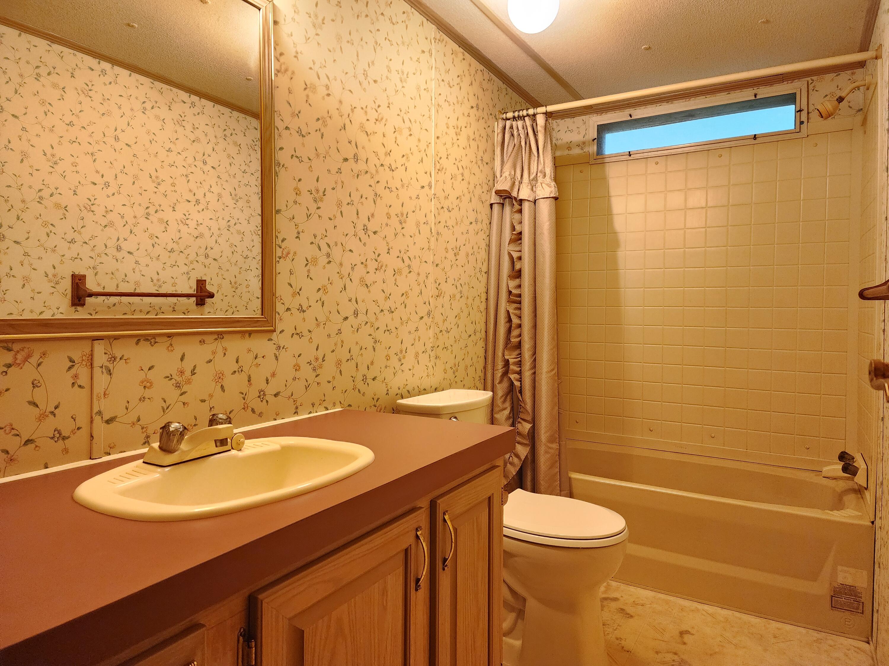 696 Double Branch Road Rocky Mount, VA 24151 - Photo 20 of 34 Full Hall Bath