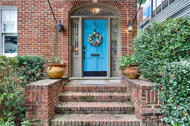 $2,200 | 309 East 34th Street, Unit 2, Savannah, GA 31401