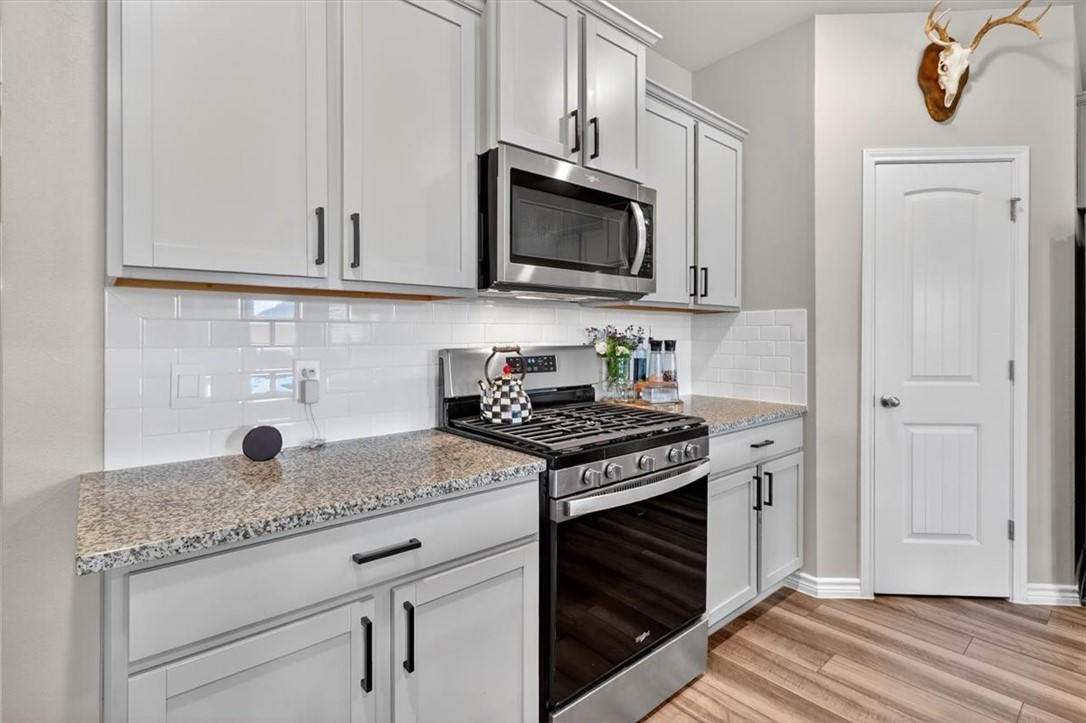 1126 Carnaby Street Corpus Christi, TX 78415 - Photo 6 of 39 a kitchen with white cabinets and appliances