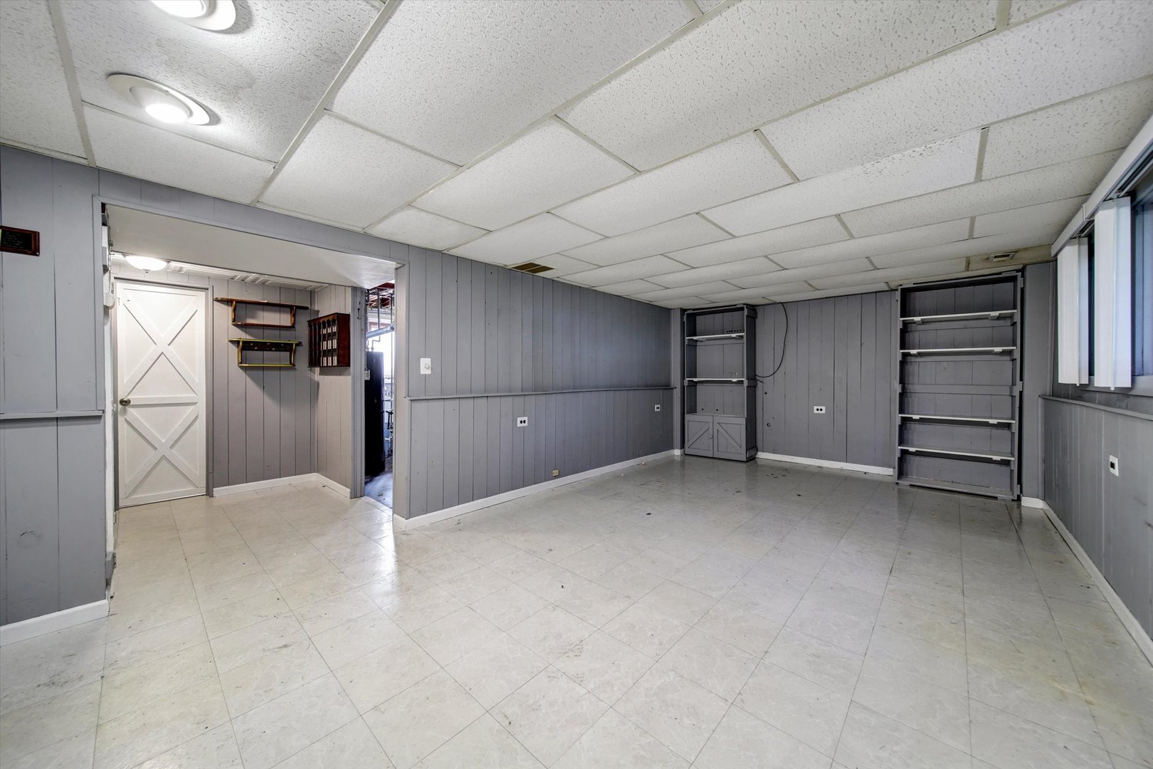 445 South Yale Avenue Addison, IL 60101 - Photo 15 of 20 a view of an empty room