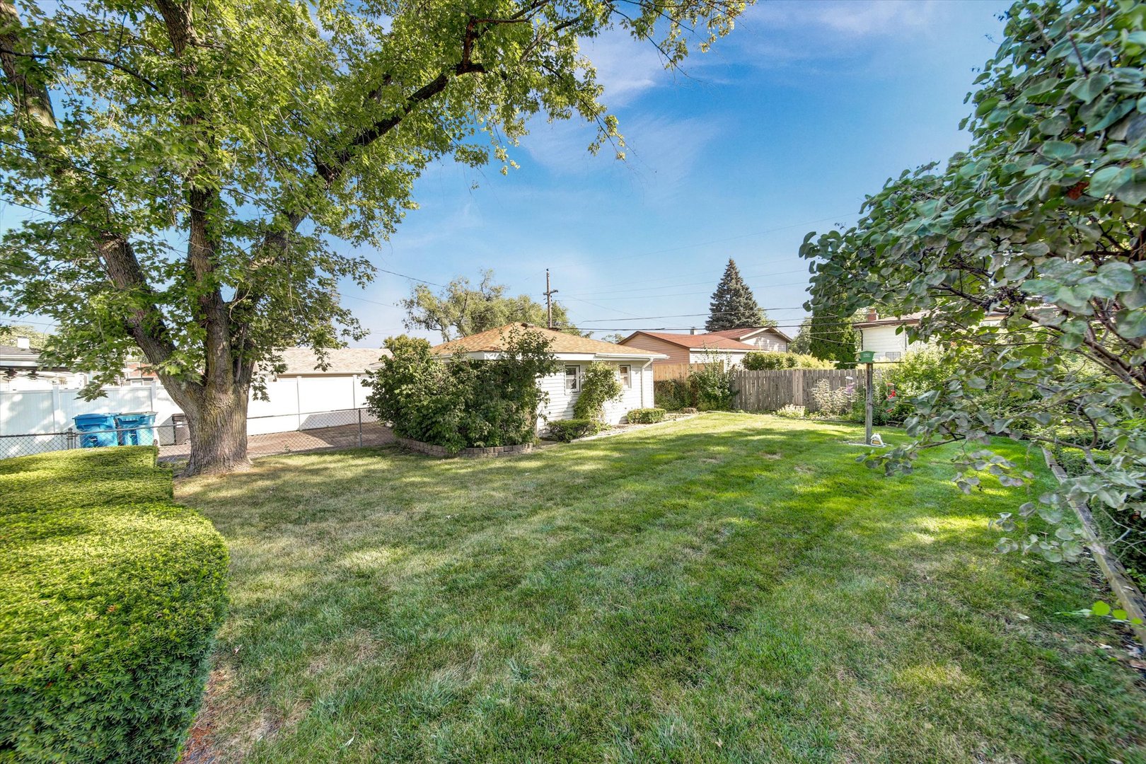 445 South Yale Avenue Addison, IL 60101 - Photo 20 of 20 a front view of a house with garden