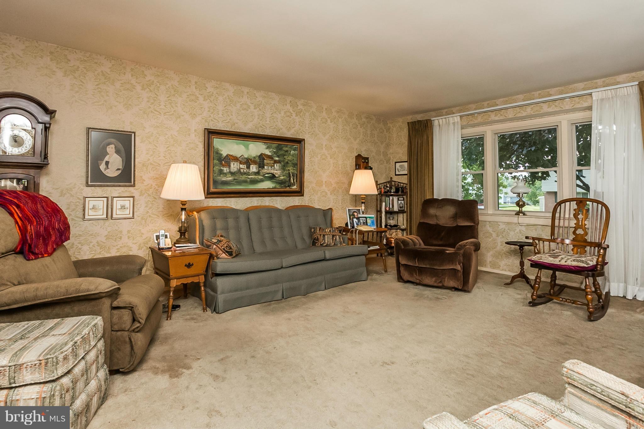 3945 Carthage Road Randallstown, MD 21133 - Photo 3 of 23 Living Room