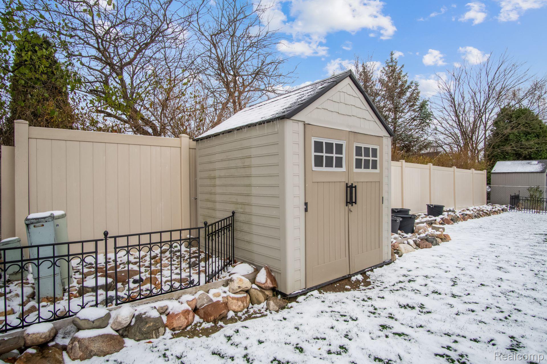 42115 Ridge Road West Novi, MI 48375 - Photo 31 of 34 Gallery Image 31